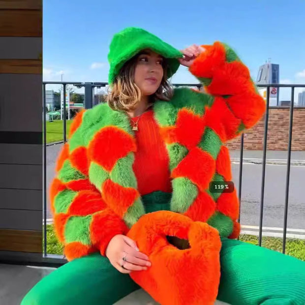 Damen auffällige Kunstpelzjacke mit innovativem Karomuster und kurzem Schnitt WW