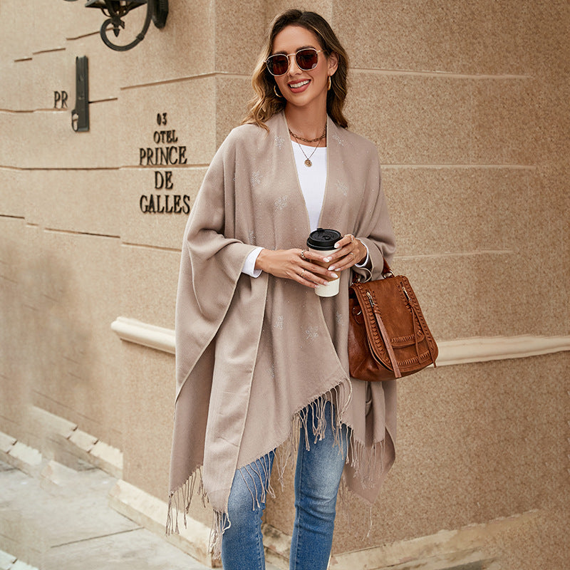 Damen Eleganter Poncho mit floralem Stickmuster und fransigen Kanten WW