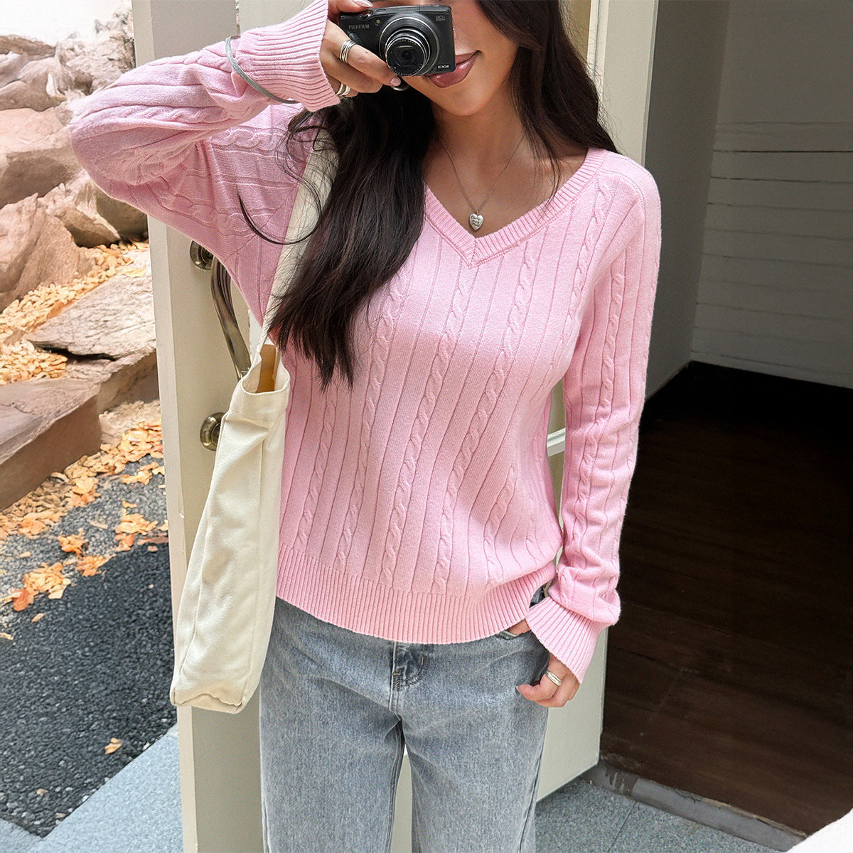Damen Strickpullover mit V-Ausschnitt und feinem Zopfmuster WW