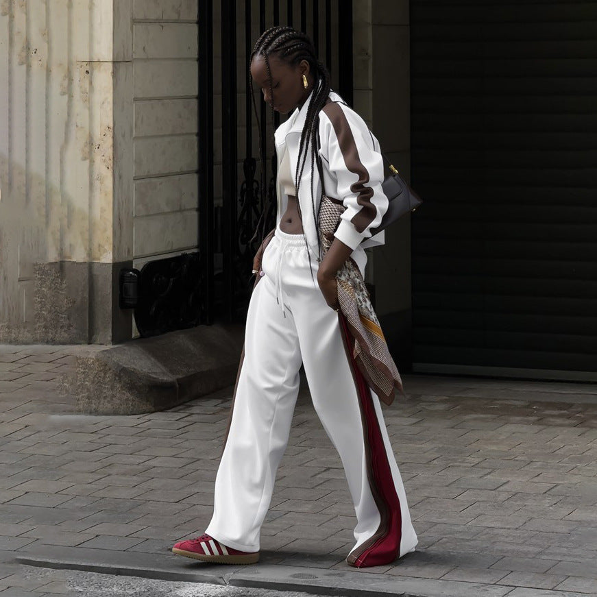 Damen Sportliche Kapuzenjacke mit modernem Schnitt und Kontrastdetails WW