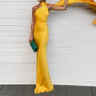 Damen Elegantes Abendkleid mit asymmetrischem Design und weichem Umhang WW