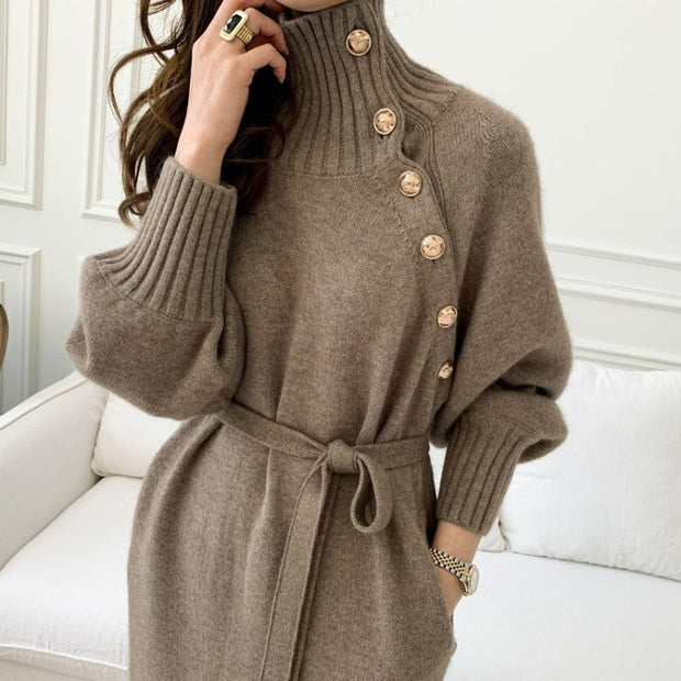 Damen Strickkleid mit hohem Kragen und dekorativen Knöpfen WW