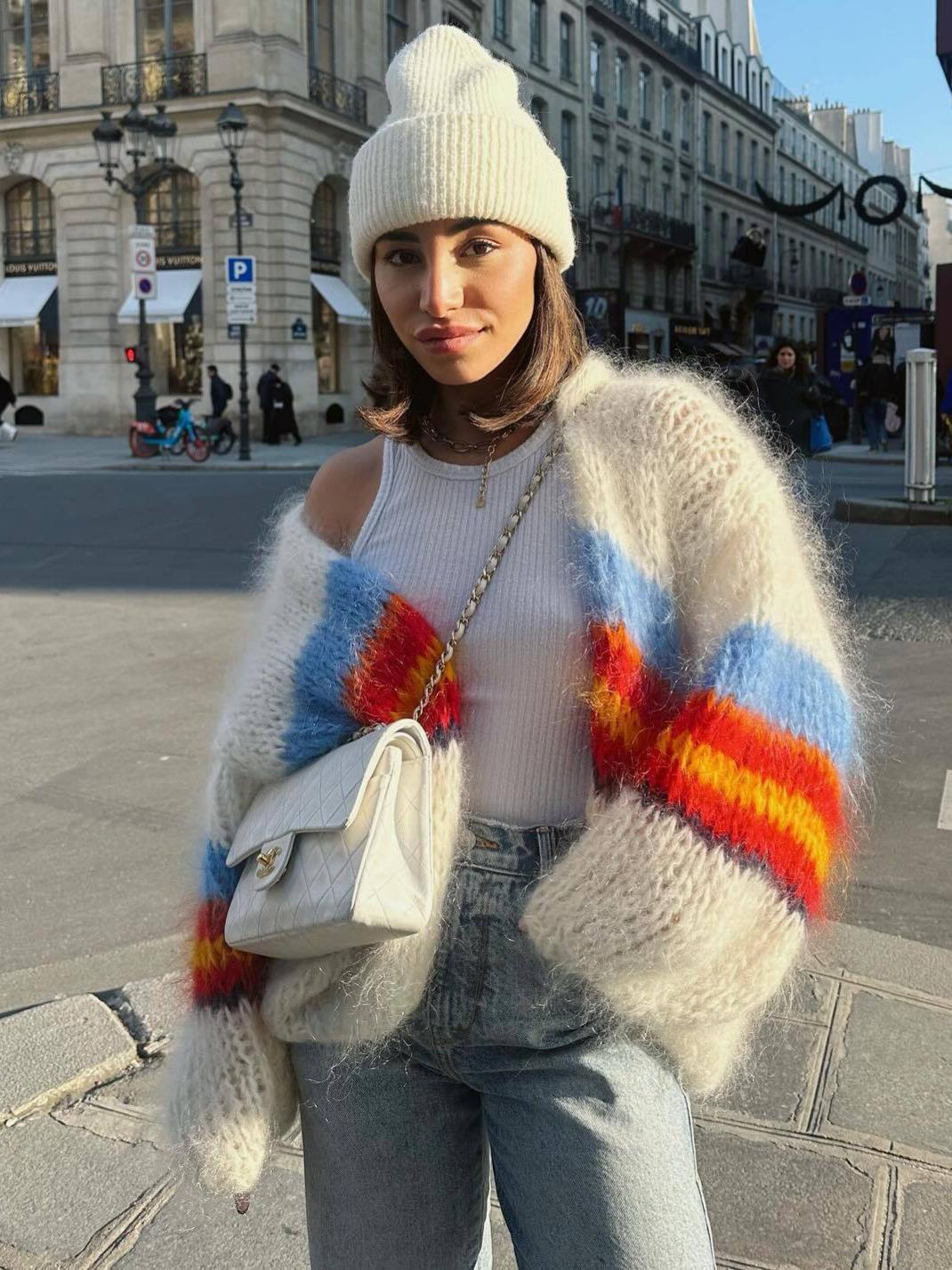 Damen Strickjacke mit bunten Streifen und weitem Schnitt WW