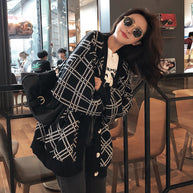 Damen bequeme Strickjacke mit klassischem Karomuster und Holzknöpfen WW