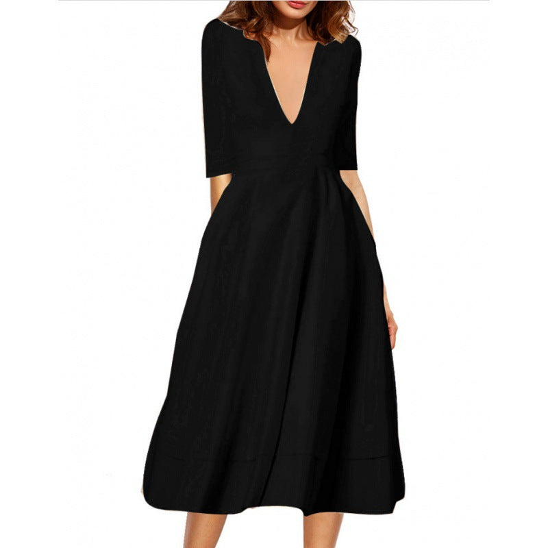 Damen Maxikleid mit tiefem V-Ausschnitt und schwingendem Rock WW