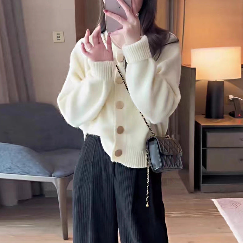 Damen Strickjacke mit goldenem Knopfverschluss und weitem Schnitt WW