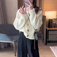 Damen Strickjacke mit goldenem Knopfverschluss und weitem Schnitt WW