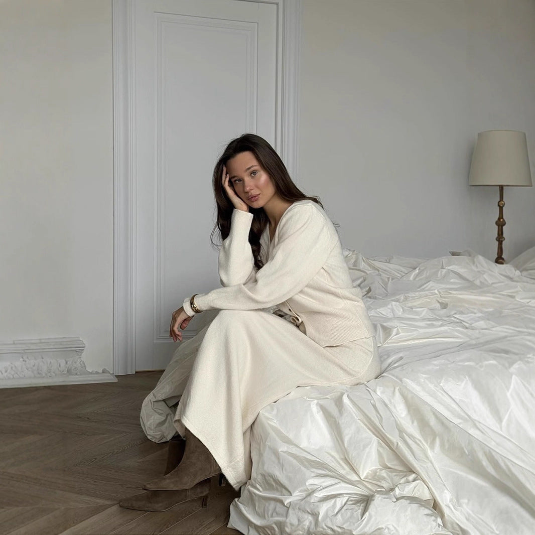 Damen Strickensemble mit klassischem V-Ausschnitt und Knopfdetails WW