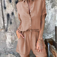 Damen lässiges Jumpsuit mit knopfverschlossenem Oberteil und praktischem Taillenzug