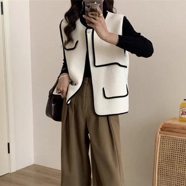 Damen Stilvolle Weste mit kontrastierenden Taschen und Knopfdetails WW