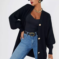 Damen Strickjacke mit oversized Schnitt und dekorativen Knöpfen WW