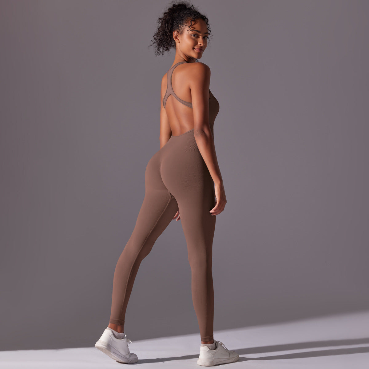 Damen Sportlicher Jumpsuit mit offener Rückenpartie und hoher Flexibilität WW
