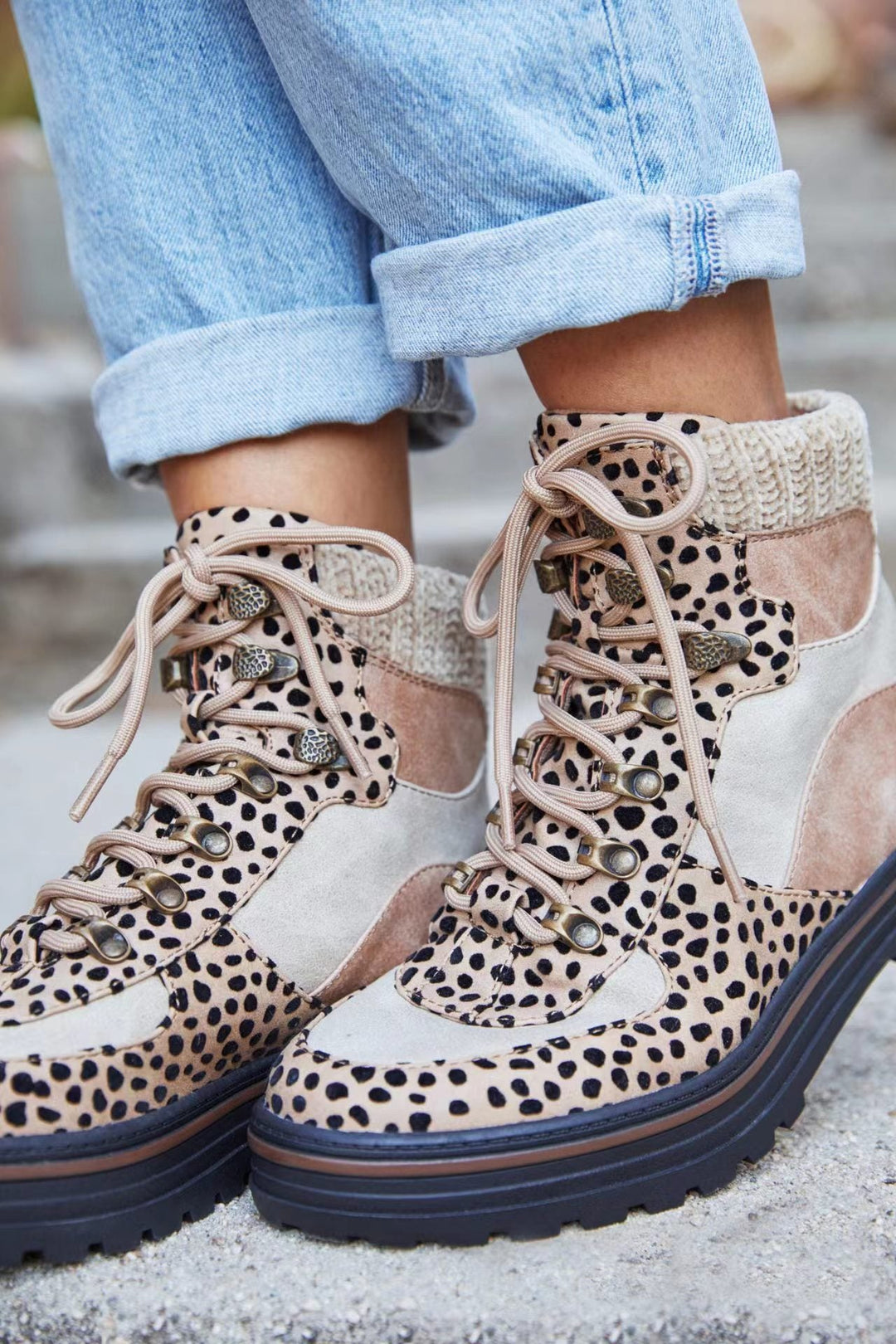 Damen Stiefel in Khaki für Stadt und Outdoor