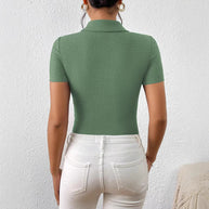 Damen Kurzarmbluse mit strukturiertem Design und herzförmigen Knöpfen WW