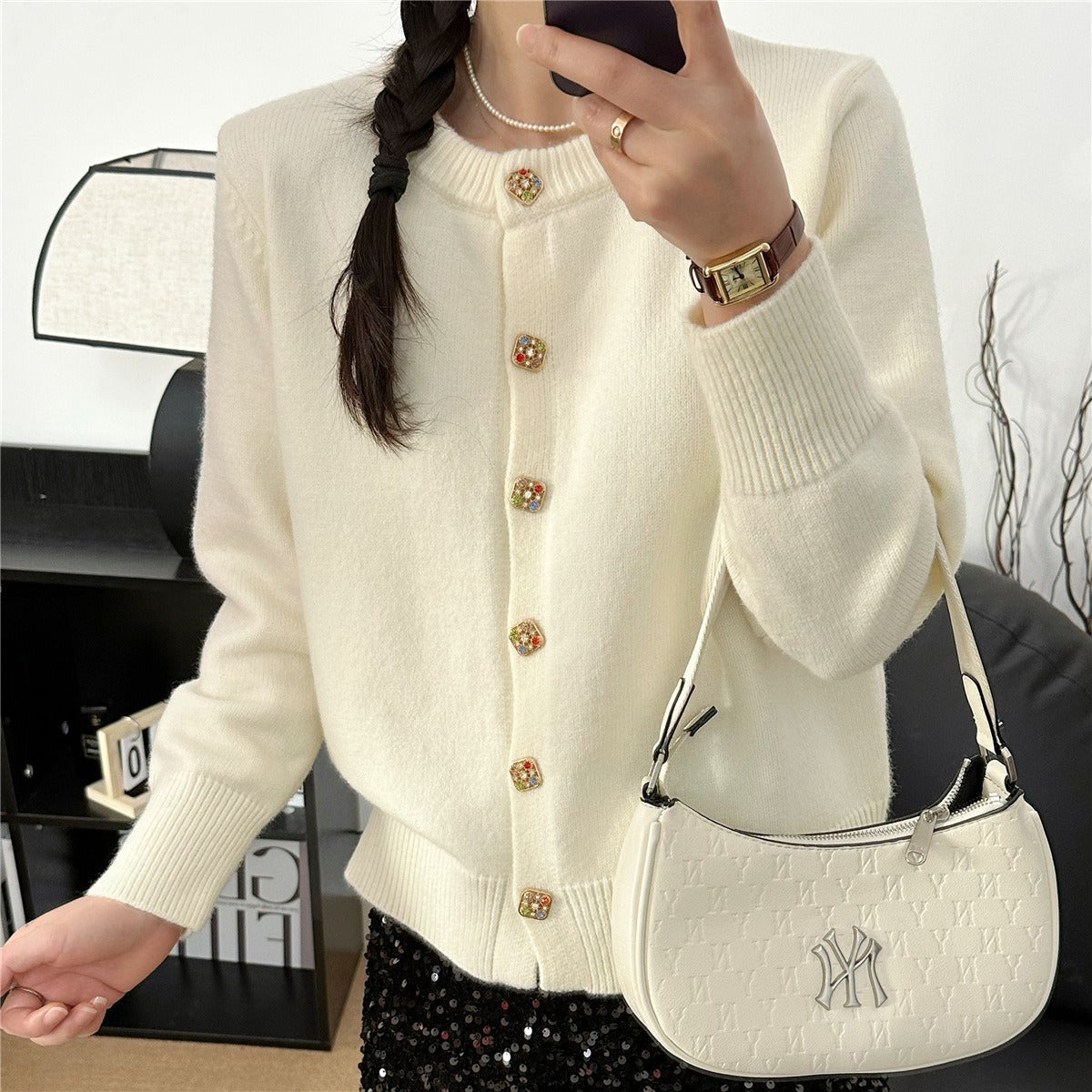 Damen Strickjacke mit bunten Knopfdetails und eleganter Passform WW