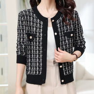 Damen Strickjacke mit strukturiertem Design und Perlknöpfen WW