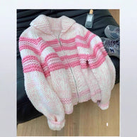Damen Strickjacke mit breiten Streifen und hochwertigem Reißverschluss WW