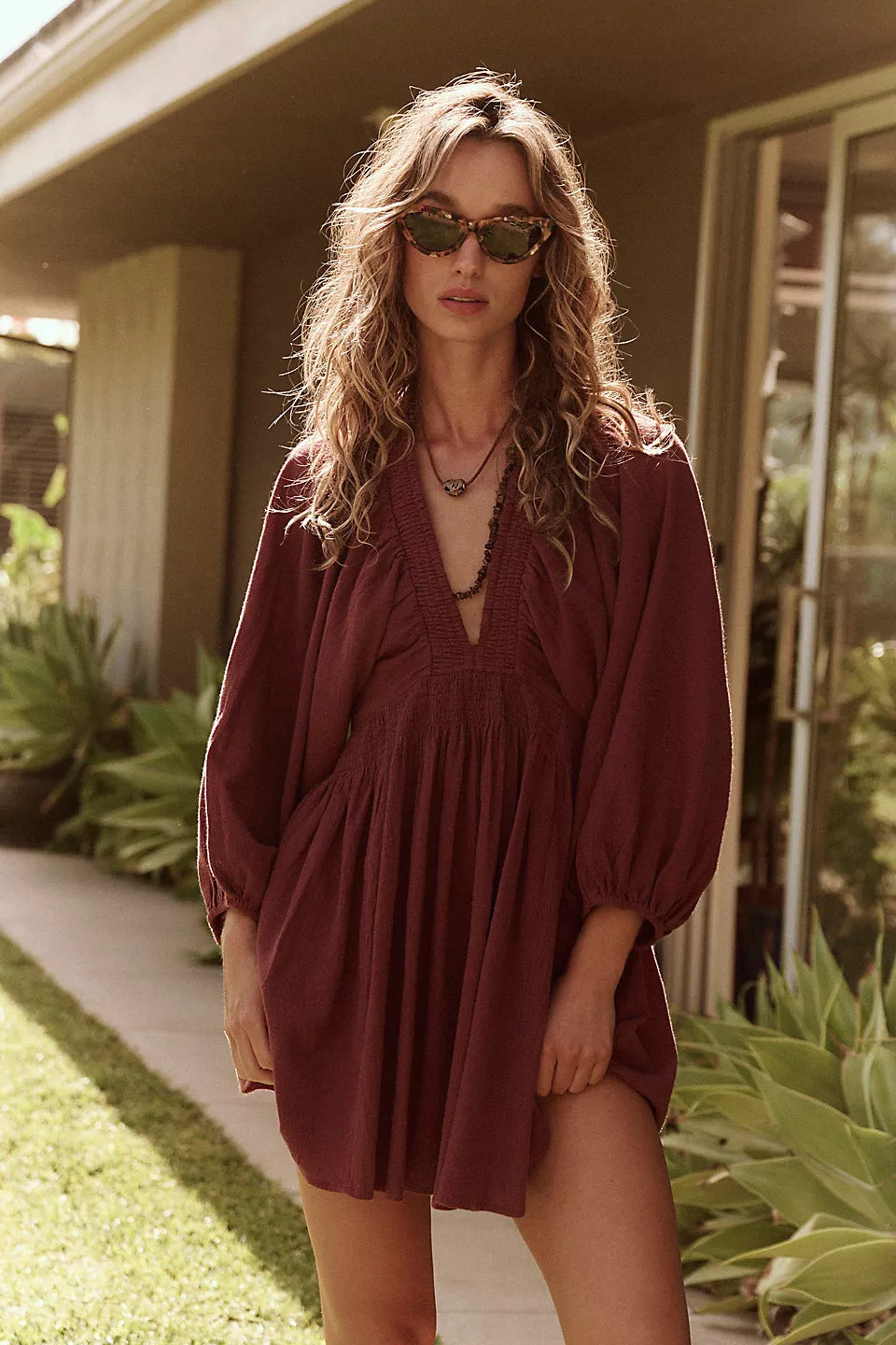 Damen Sommerliches Minikleid mit Puffärmeln und V-Ausschnitt WW