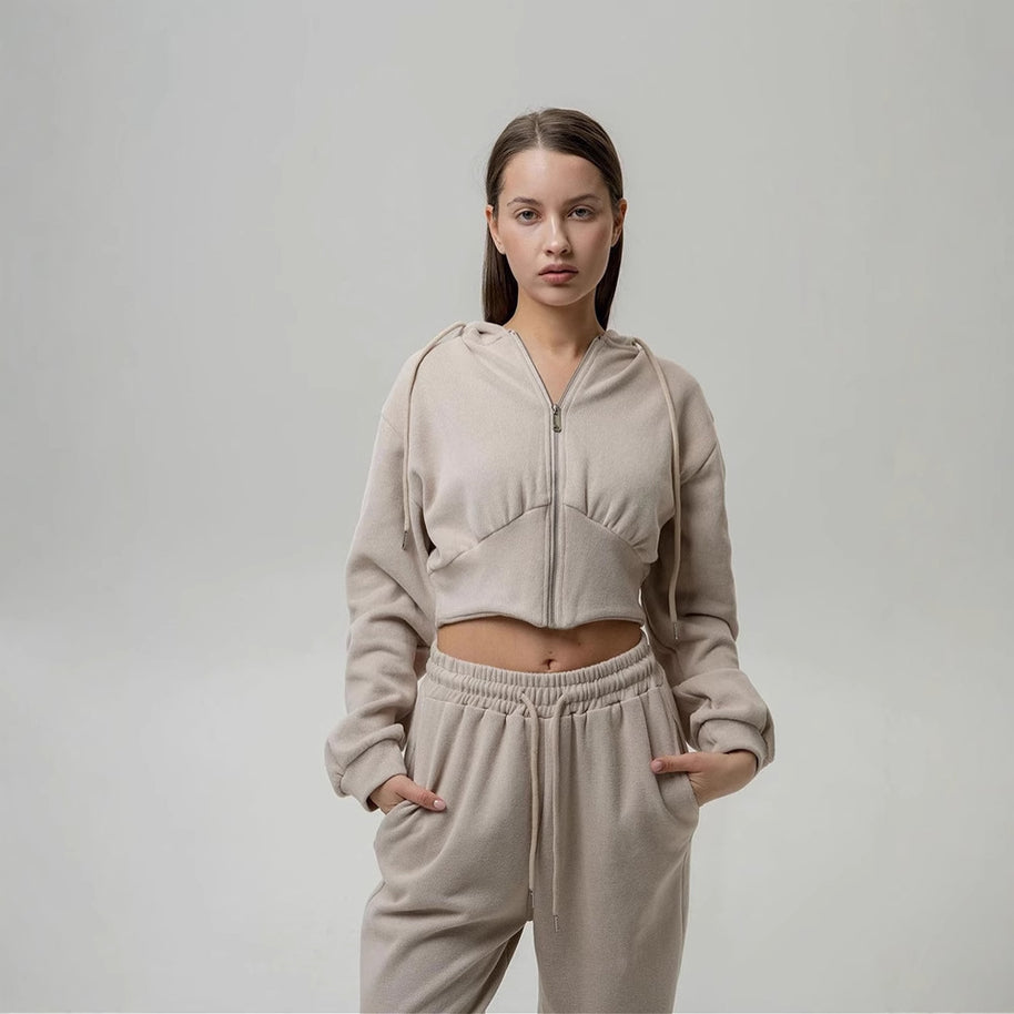 Damen sportliches Ensemble mit cropped Oberteil und weiten Hosen WW