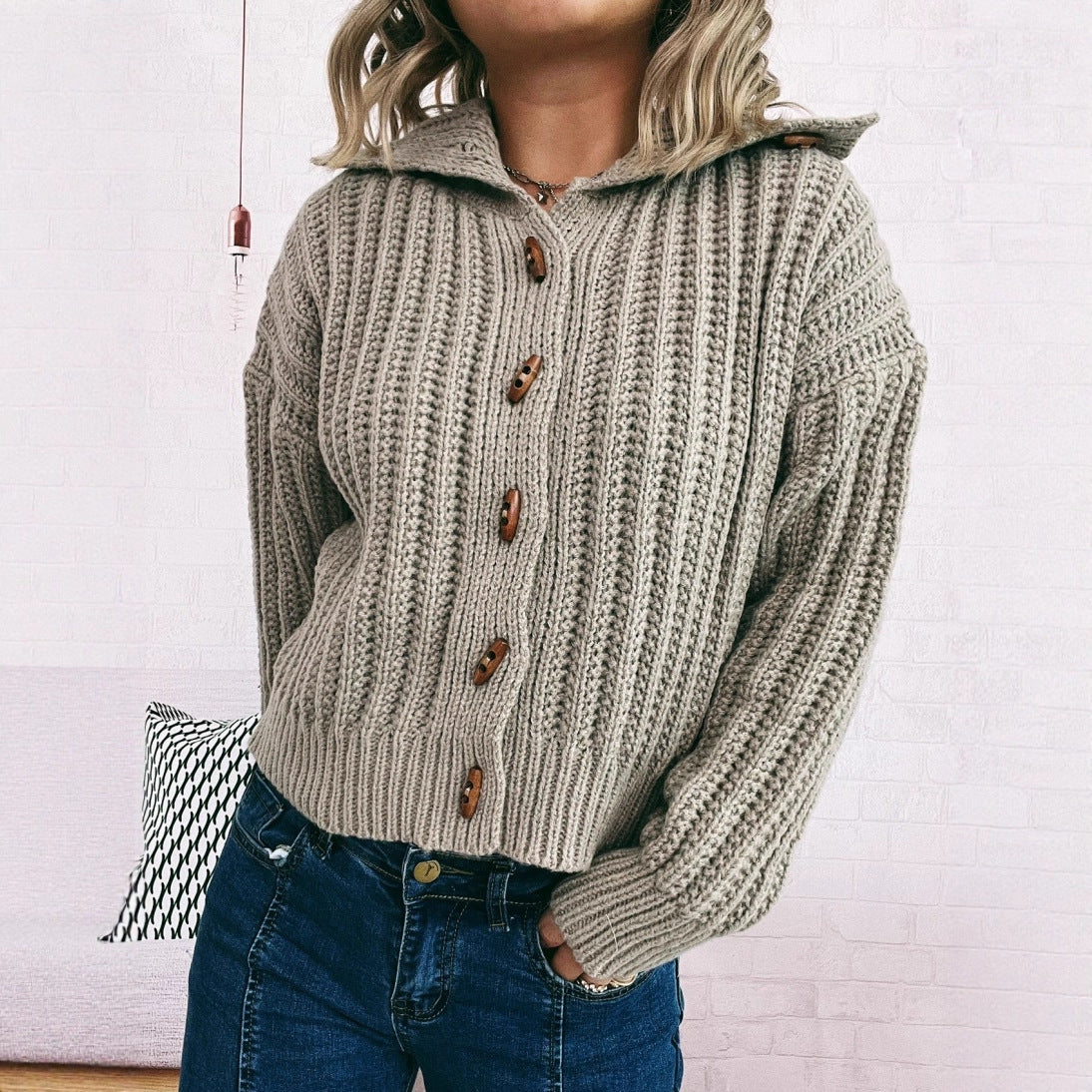 Damen Strickjacke mit dekorativen Knöpfen und strukturiertem Rippenmuster WW