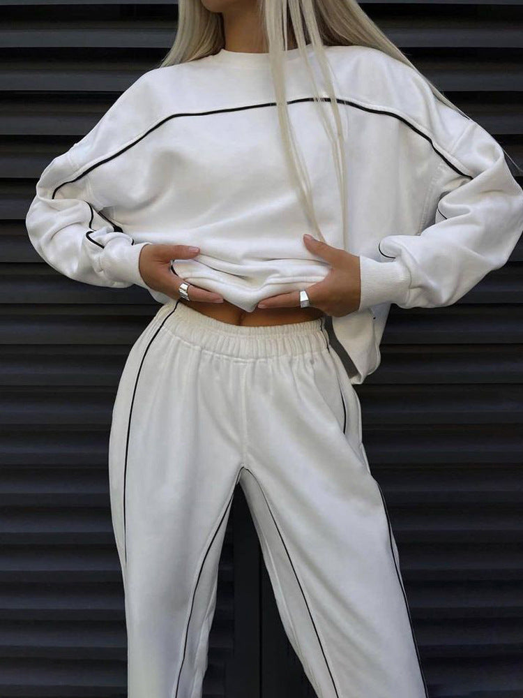 Damen sportliches und modisches Set mit cropped Oberteil und lässiger Hose WW