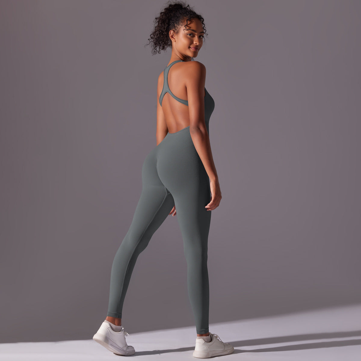 Damen Sportlicher Jumpsuit mit offener Rückenpartie und hoher Flexibilität WW