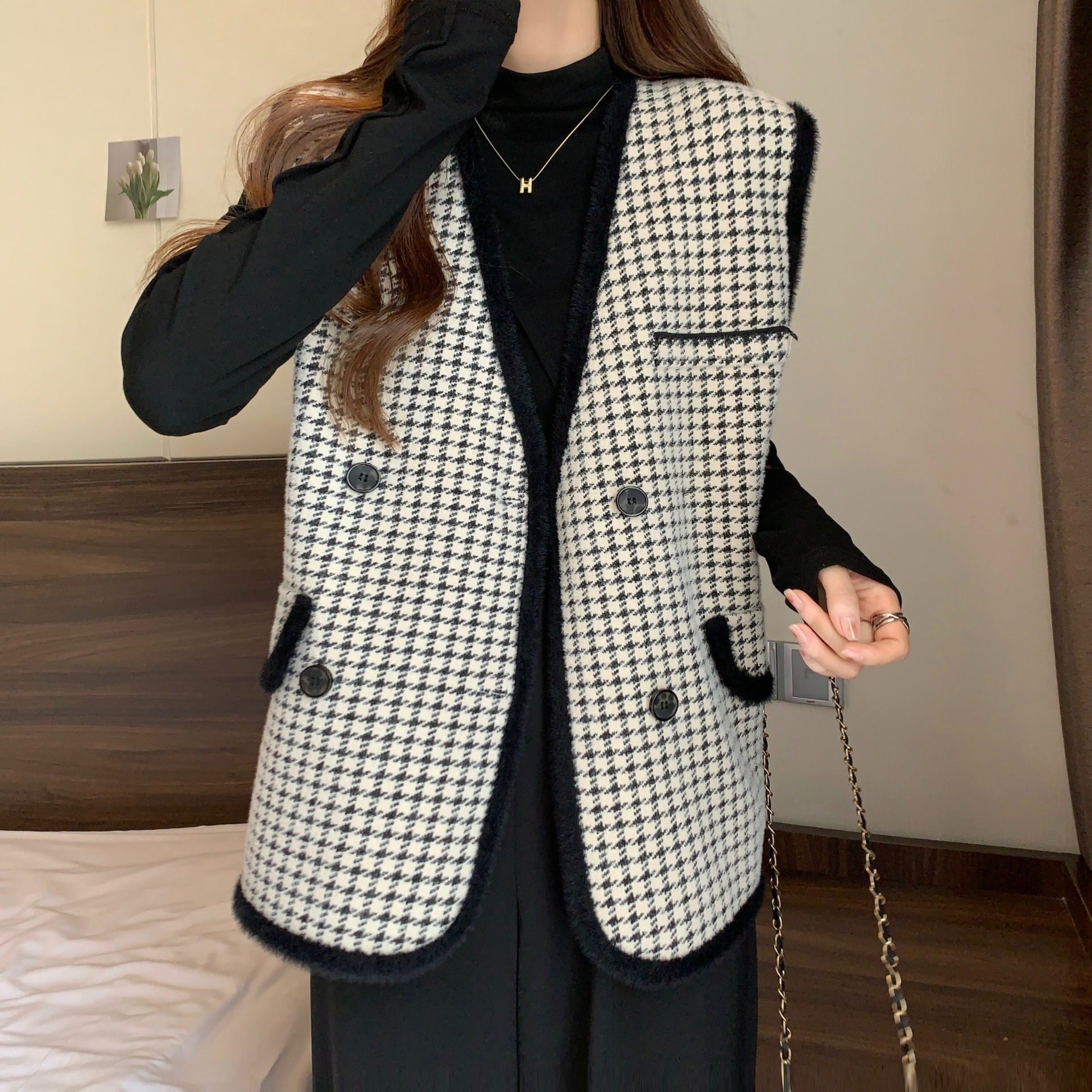 Damen Strickweste mit modischem Karomuster und praktischen Taschen WW