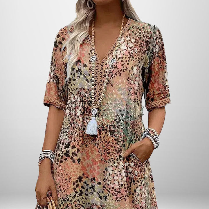 Damen Tunika-Kleid mit auffälligem Muster und modernem V-Ausschnitt W&W Mode