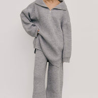 Damen Strickanzug mit hohem Kragen und modernem Reißverschluss WW