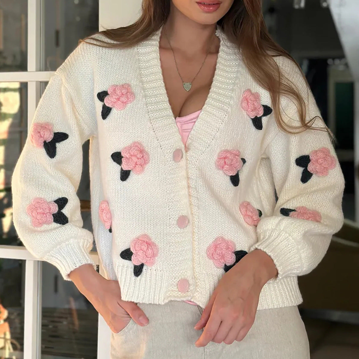 Damen Strickjacke mit floralen Applikationen und voluminösen Ärmeln WW