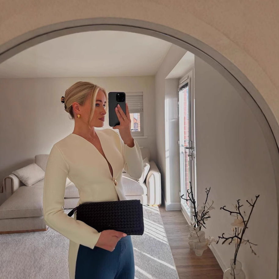 Damen Wickeljacke mit modernem V-Ausschnitt und eleganten Knopfdetails WW