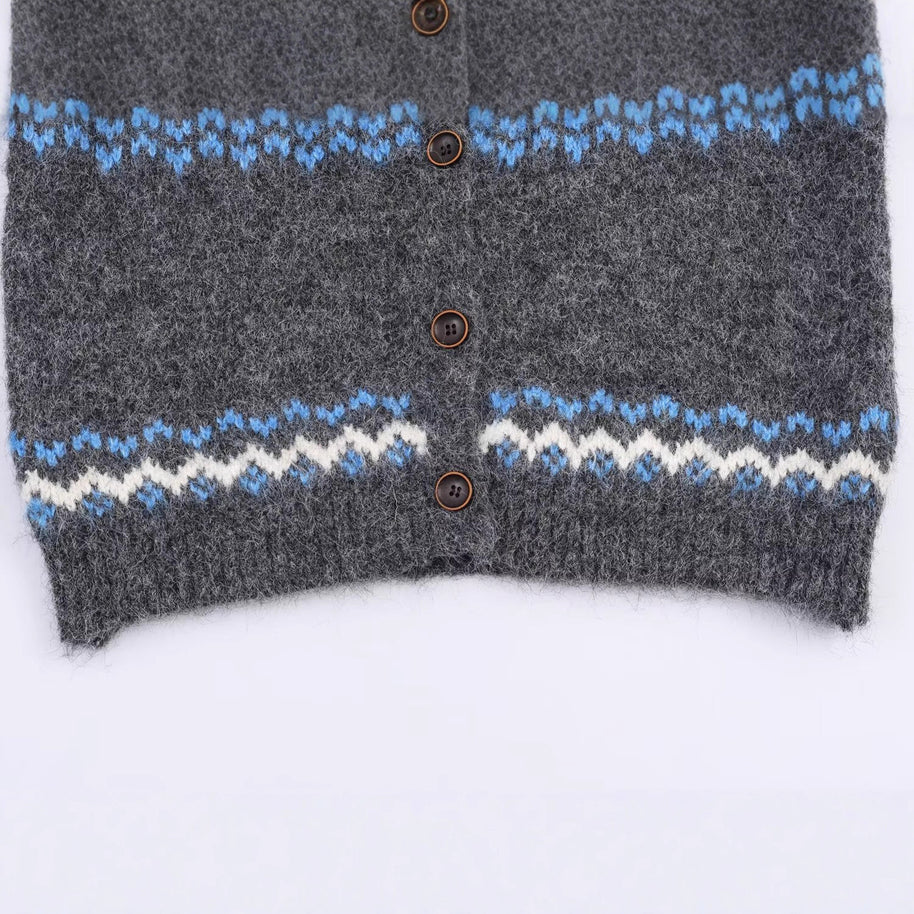 Damen Strickjacke mit traditionellem Muster und hochgeschlossenem Kragen WW