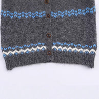 Damen Strickjacke mit traditionellem Muster und hochgeschlossenem Kragen WW