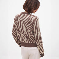 Damen Strickjacke mit elegantem Zebradesign und Knopfdetails WW