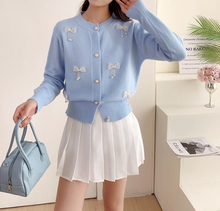 Damen Strickjacke mit Spitzenverzierungen und Knopfdetails WW