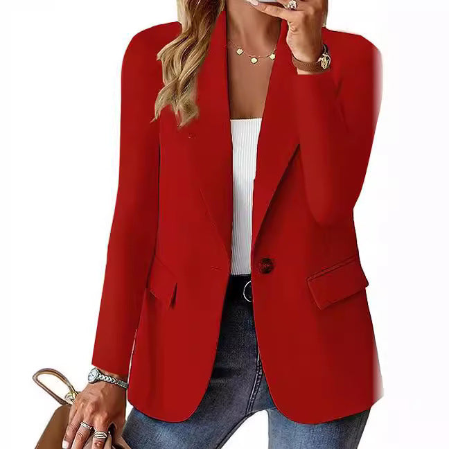 Damen modernes Blazer-Outfit mit elegantem Schnitt und klassischen Details WW