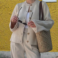 Damen Strickjacke mit eleganten Knöpfen und modernen Taschen WW