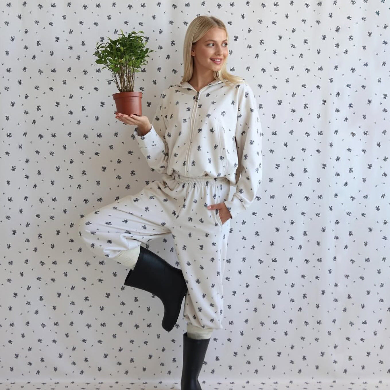 Damen Sportlicher Freizeitanzug mit floralem Muster und hohem Kragen WW