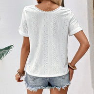 Damen Bluse mit dekorativem Lochmuster und modischen Knopfdetails WW