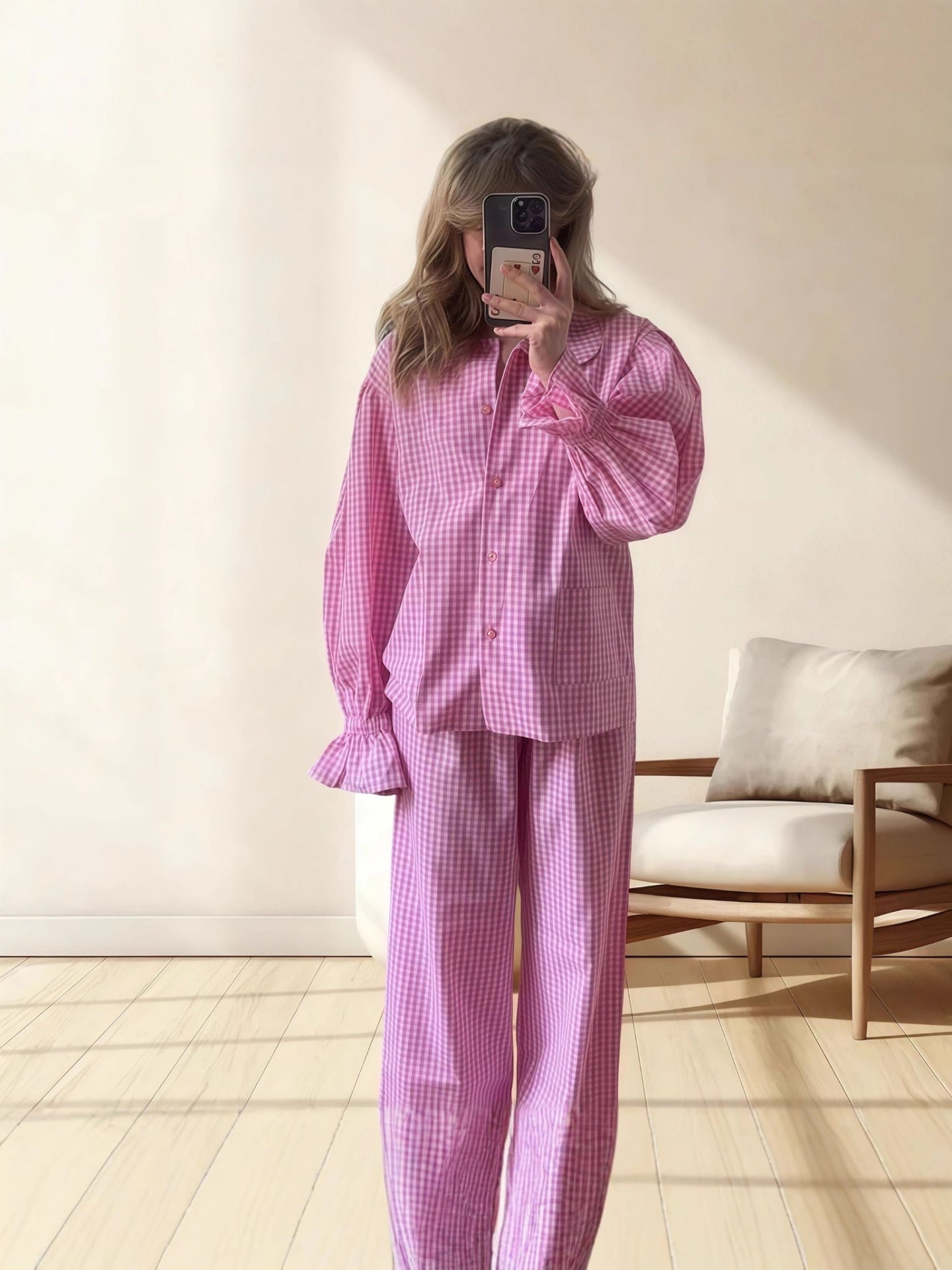 Damen Schlafanzug Set mit einem modernen Karo-Muster und voluminösen Ärmeln WW