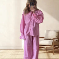 Damen Schlafanzug Set mit einem modernen Karo-Muster und voluminösen Ärmeln WW