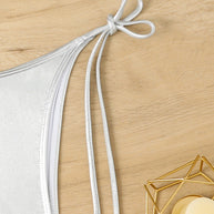 Damen Triangel-Bikini mit funkelndem Metallic-Finish und verstellbaren Bändern WW