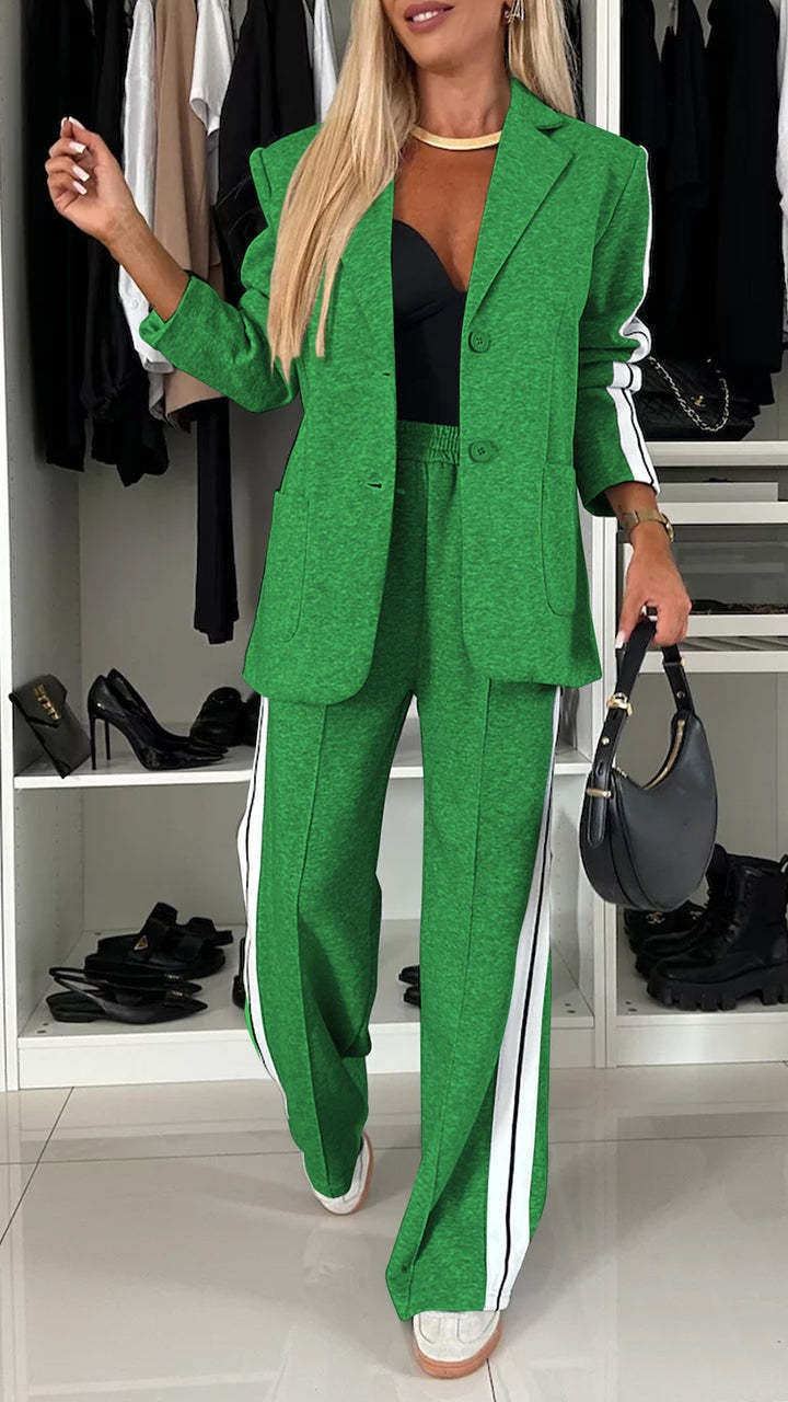 Damen Sportliches Zweiteiler-Outfit mit moderner Schnittführung und markanten Streifen WW