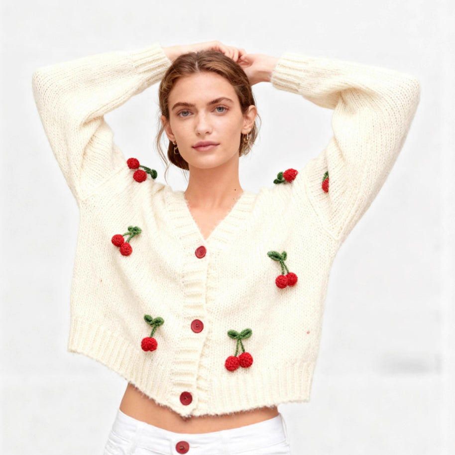 Damen Strickjacke mit fröhlichem Kirschdesign und praktischen Knopfdetails WW
