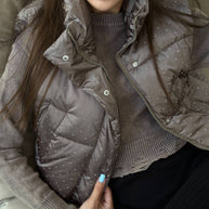 Damen Steppweste mit modischen Akzenten und hohen Kragen WW