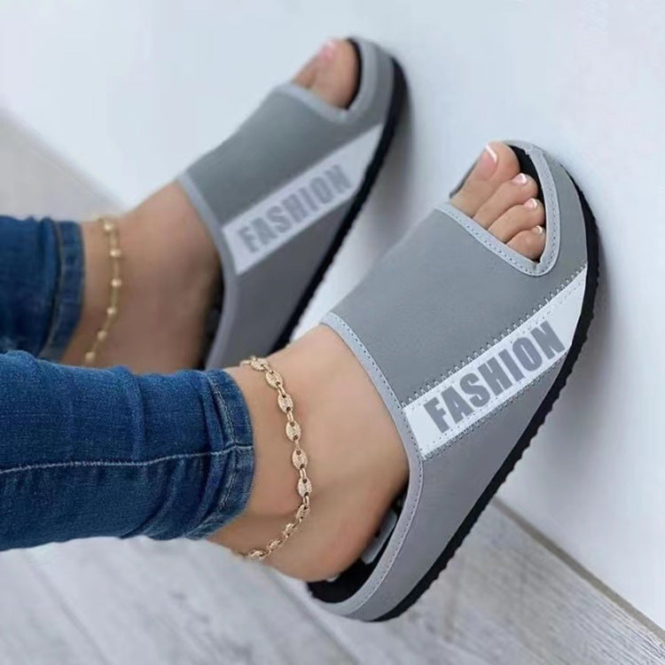 Damen Slipper mit modischem Schriftzug und rutschfester Sohle WW