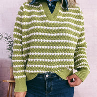 Damen Strickpullover mit tiefem V-Ausschnitt und markantem Streifenmuster WW