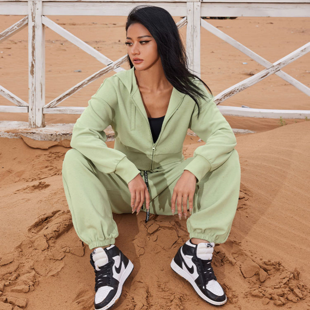 Damen sportliches Lounge-Set mit cropped Hoodie und elastischer Jogginghose WW