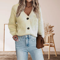 Damen Strickjacke mit tiefem V-Ausschnitt und dekorativen Knöpfen WW