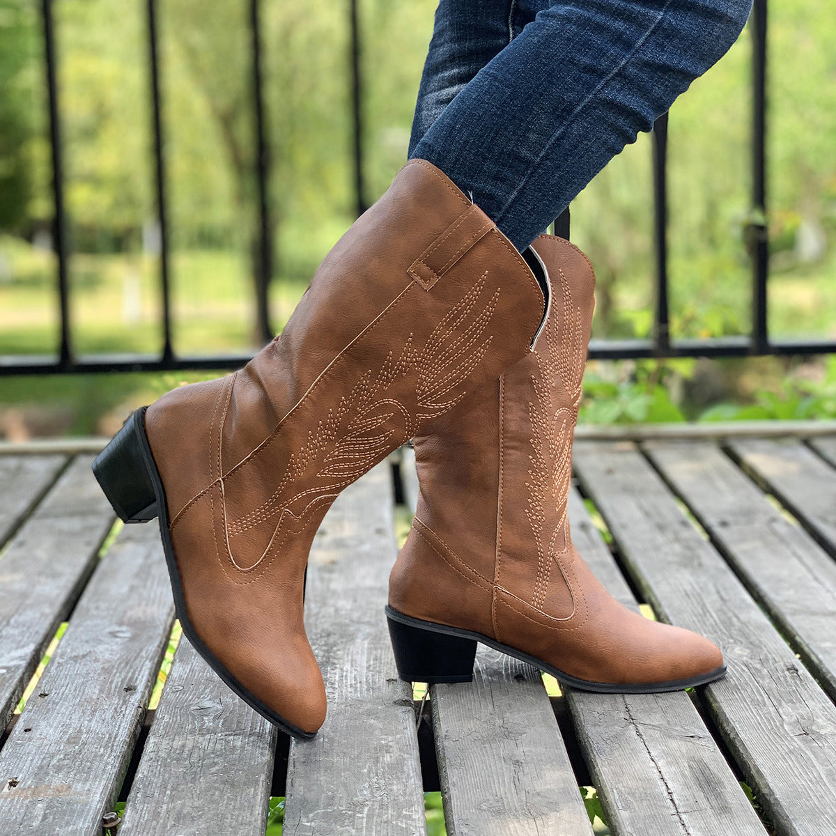 Damen Cowboy-Stiefel mit hohem Absatz und kunstvollen Stickereien WW